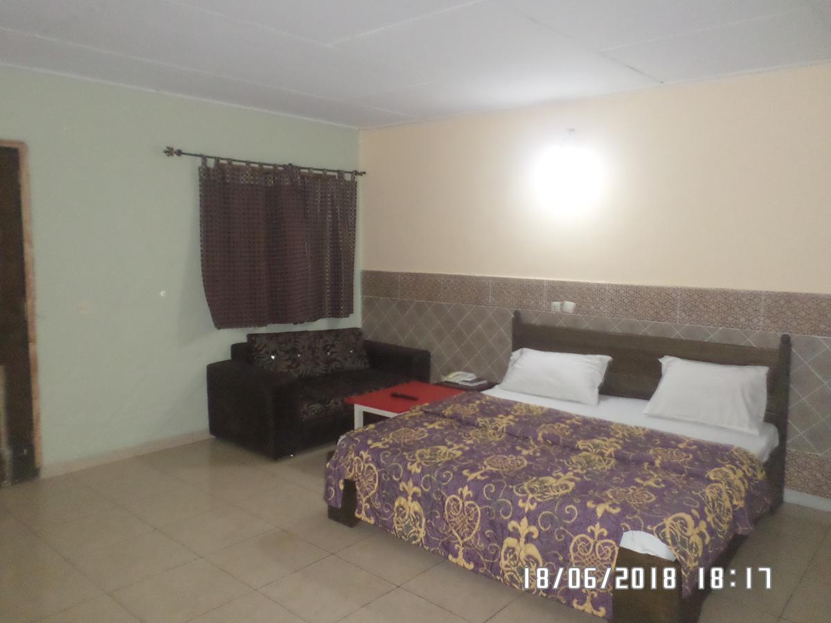Hotel Residence Seven 7 Абиджан Экстерьер фото